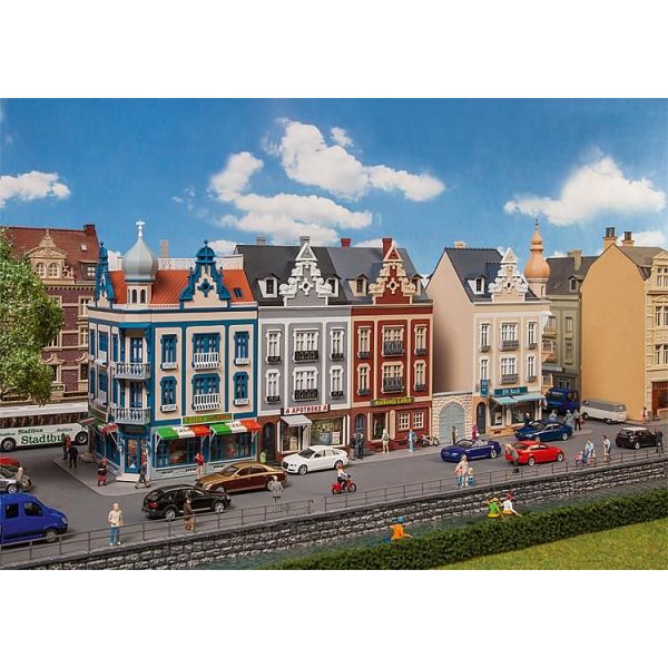 Faller - Beethovenstraße Row of downtown structures