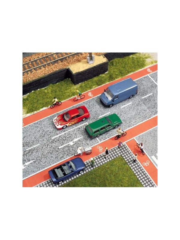 BUSCH 7082 Scala HO Pista ciclabile adesiva di colore rosso (1 metro x 14,5 mm)