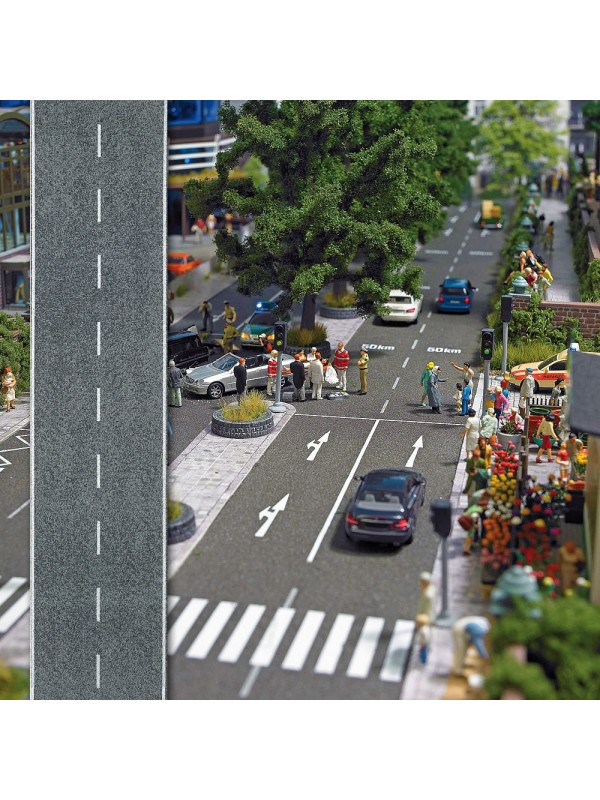 BUSCH 6039 Scala HO Strada asfaltata con linee centrali e laterali (cm. 100 x 8)