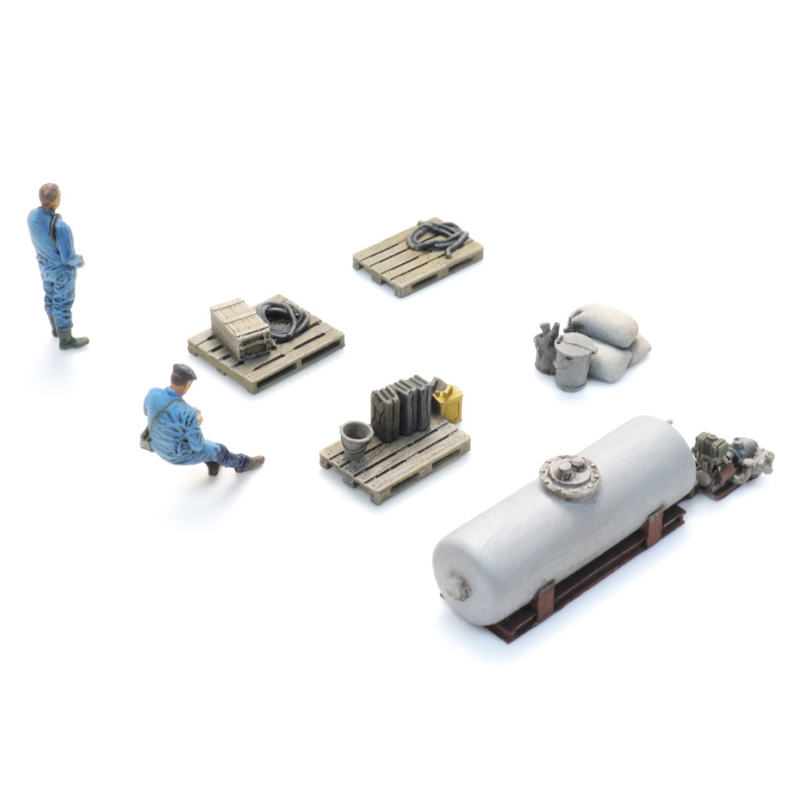 Caricamento: camion irroratore e 2 figure. ARTITEC 28.127