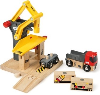 Stazione Brio Transfer con carri e merci. automatico