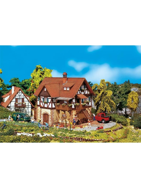 FALLER 130266 Scala HO Casa di campagna in stile rurale (modello patinato)