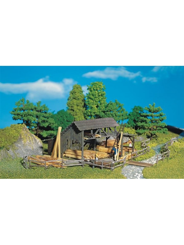 FALLER 130288 Scala HO Deposito di legname con tronchi, travi, assi di legno