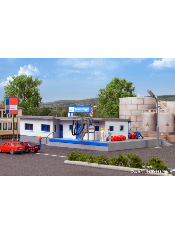 KIBRI 37469 Scala N Uffici vendite MIRO con impianto di rifornimento