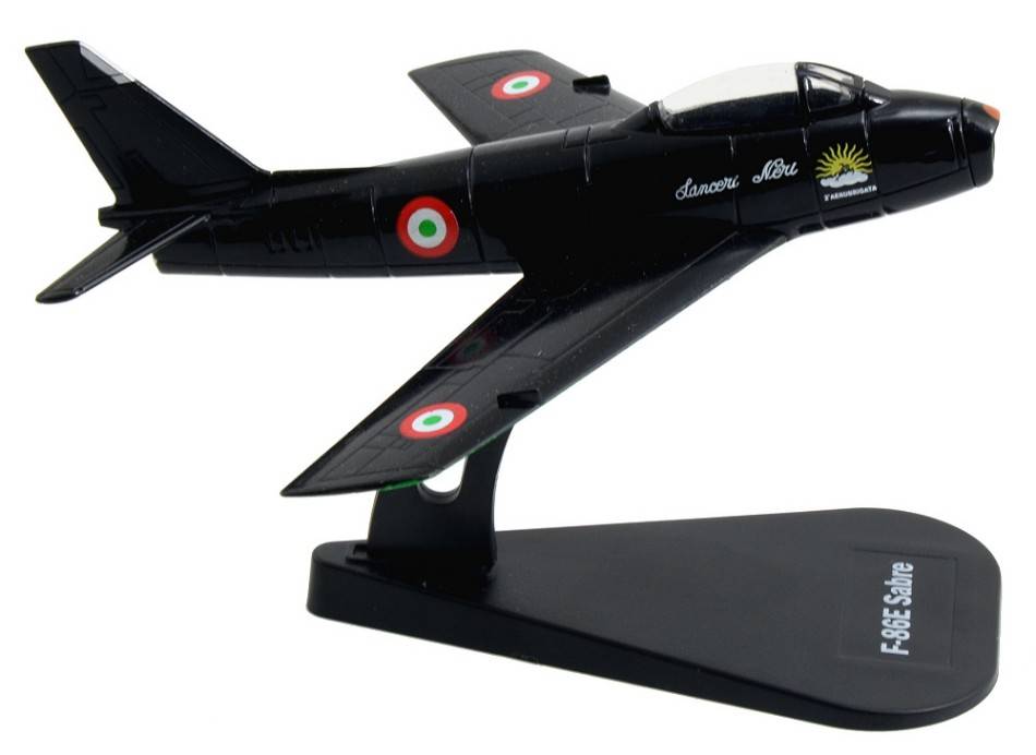 MODELLINO IN SCALA COMPATIBILE CON F86E SABRE LANCERI NERI 1:100 ITALERI IT48122