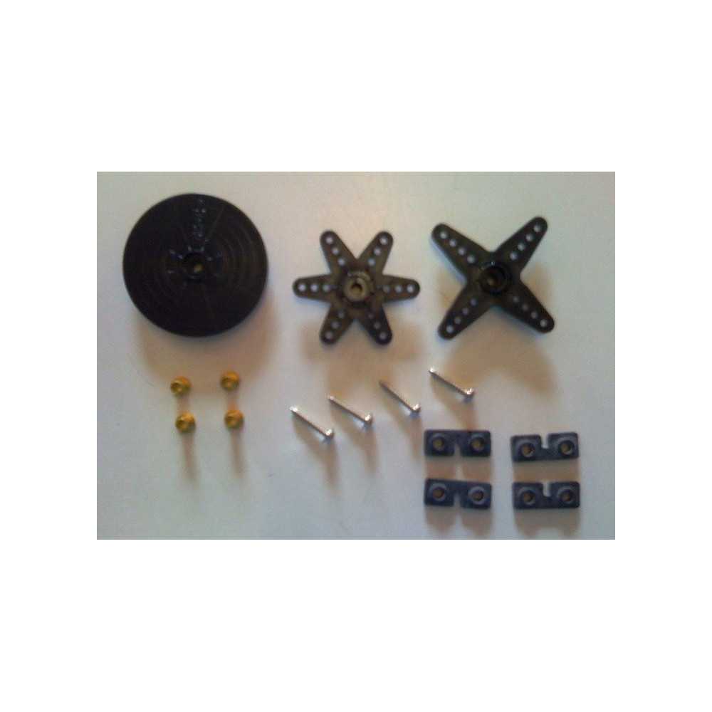 Radiosistemi Set Squadrette e fissaggio per Servi Futaba (art. FU750)