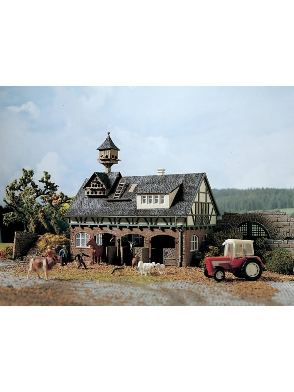 VOLLMER 43726 Scala HO Alla fattoria: Stalla con colombaia e box per cavalli
