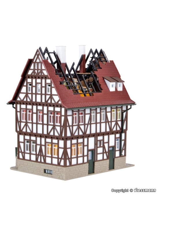 VOLLMER 43728 Scala HO Serie con Intelaiatura: Casa con tetto in fiamme