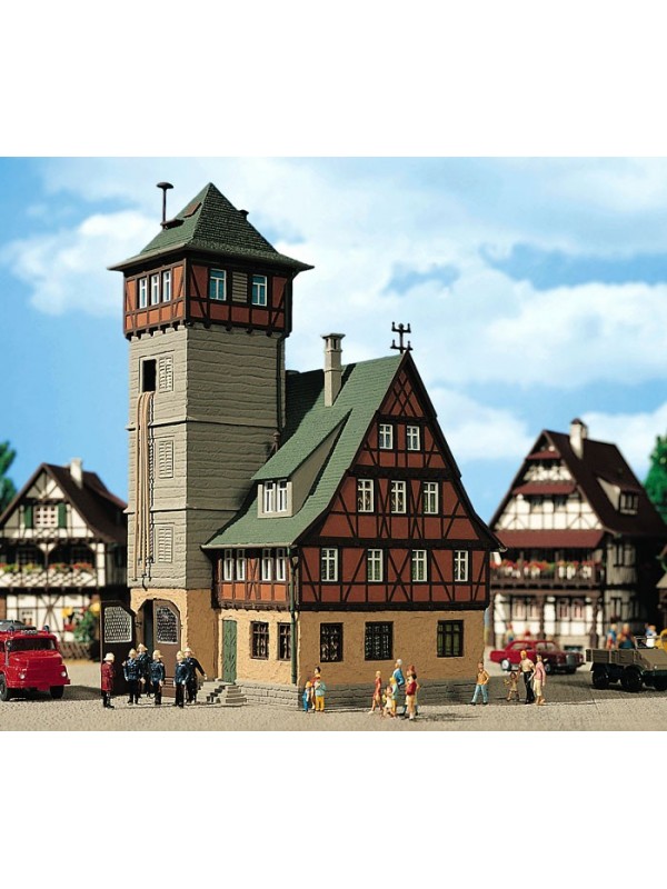 VOLLMER 43752 Scala HO Serie con intelaiatura: Rimessa dei vigili del fuoco con torre ed una postazione veicoli