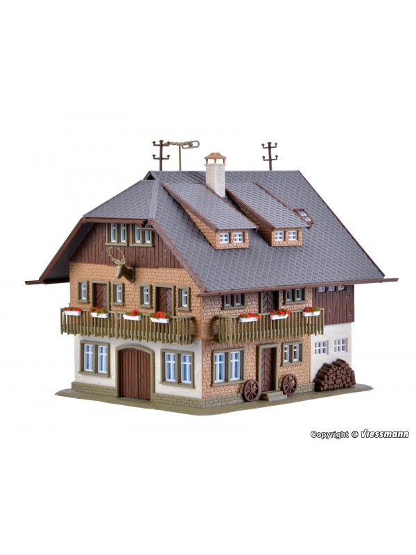 VOLLMER 43792 Scala HO Serie Foresta Nera: Casa Rohrhardsberg (con fienile)