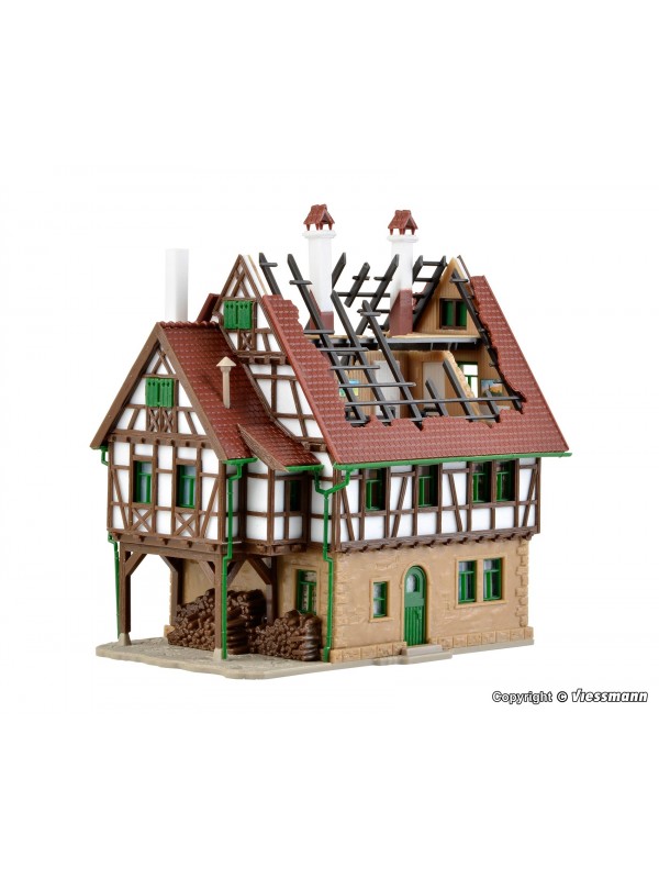 VOLLMER 47738 Scala N Serie con intelaiatura: Casa con tetto che brucia