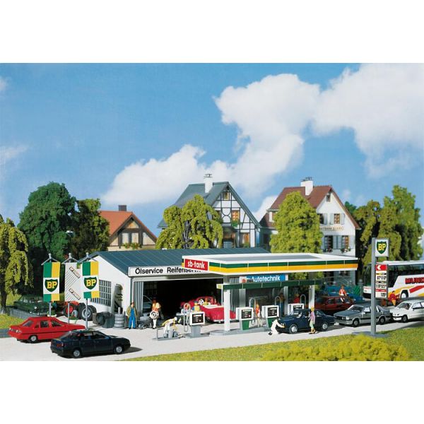 Faller - Petrol station with service bay