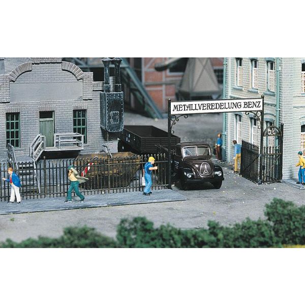 Faller - Iron fence with gate, 1046 mm